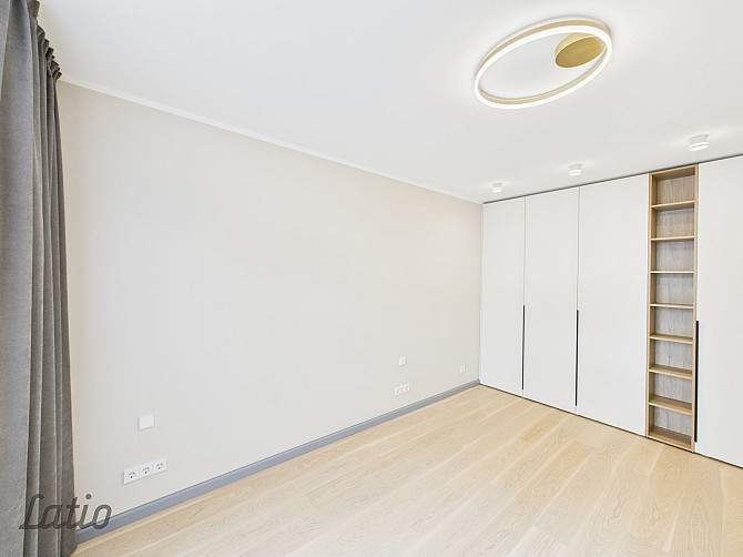 Ilgtermiņa īrei tiek piedāvāts aprīkots studio tipa dzīvoklis Rīgas centrā, Krišjāņa Rīga - foto 4