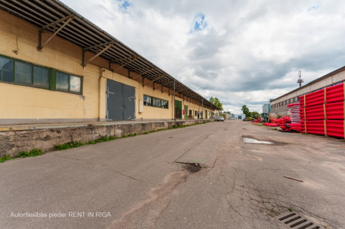 Sausa noliktava ar rampu.  Iznomā vienu plašu noliktavas telpu.  Telpās nesen ievilkta jauna Rīga - foto 6