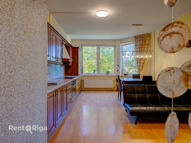 Izīrē gaišu un mājīgu dzīvokli projektā 