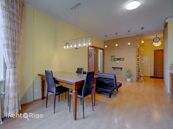 Izīrē gaišu un mājīgu dzīvokli projektā 