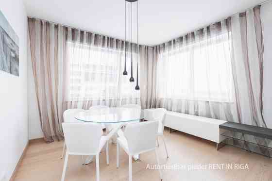 Fantastic apartment for lovers of urban environment, charming view and silence.  The apartment is lo Рига