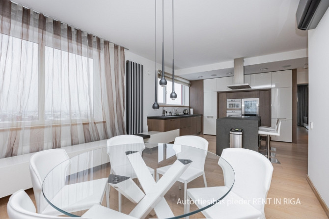 Fantastic apartment for lovers of urban environment, charming view and silence.  The apartment is lo Рига - изображение 8