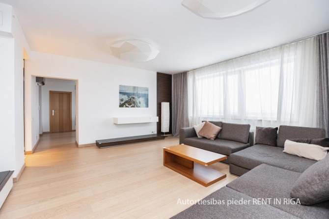 Fantastic apartment for lovers of urban environment, charming view and silence.  The apartment is lo Рига - изображение 2