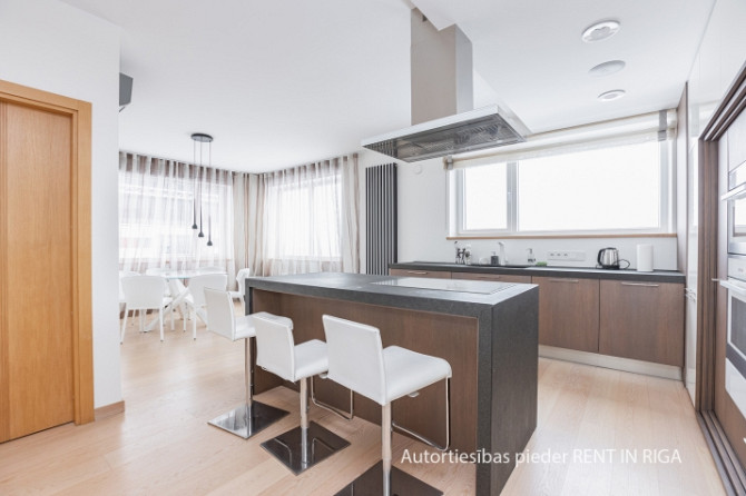 Fantastic apartment for lovers of urban environment, charming view and silence.  The apartment is lo Рига - изображение 4