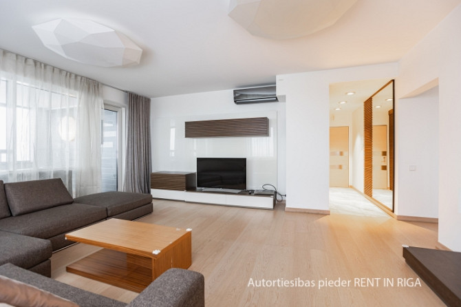 Fantastic apartment for lovers of urban environment, charming view and silence.  The apartment is lo Рига - изображение 3