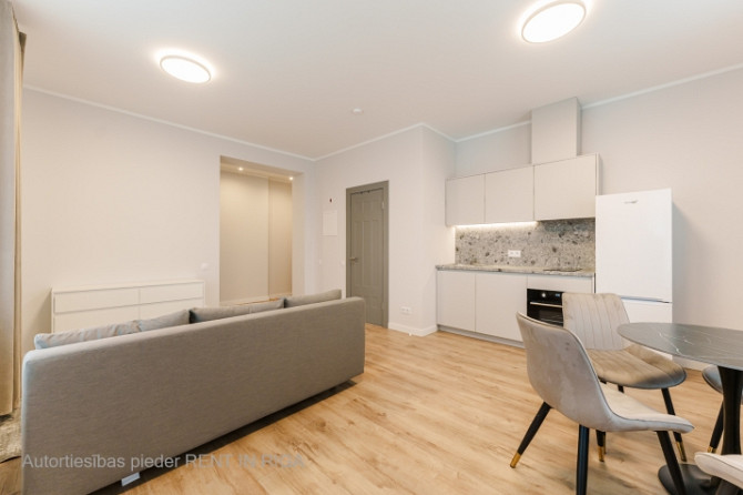 Mēbelēts Studio dzīvoklis Rīgas Centrā  Dzīvoklis ietver dzīvojamo istabu, kas apvienota ar Rīga - foto 4