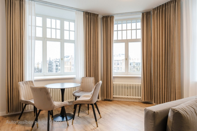 Mēbelēts Studio dzīvoklis Rīgas Centrā  Dzīvoklis ietver dzīvojamo istabu, kas apvienota ar Rīga - foto 1