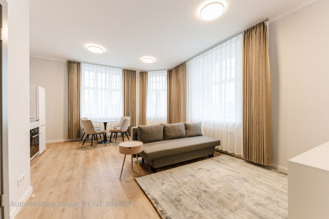 Mēbelēts Studio dzīvoklis Rīgas Centrā  Dzīvoklis ietver dzīvojamo istabu, kas apvienota ar Rīga - foto 7