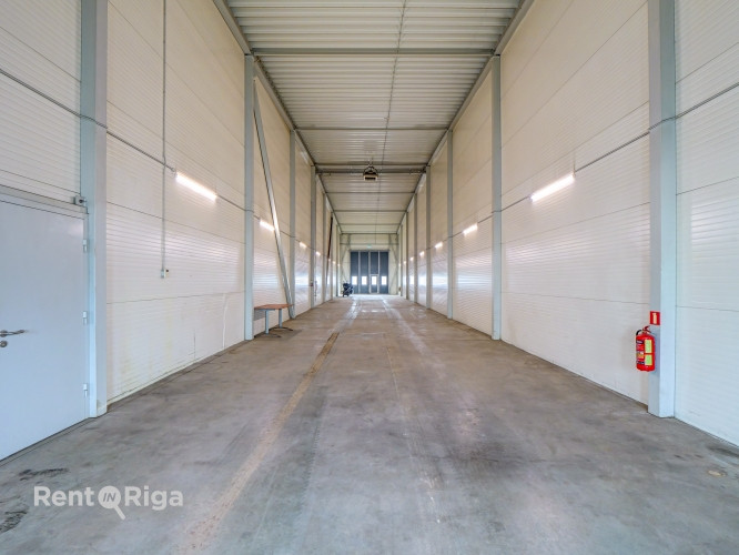 Современные помещения с подъемными воротами с обеих сторон здания.  + Высота Рижский район - изображение 10