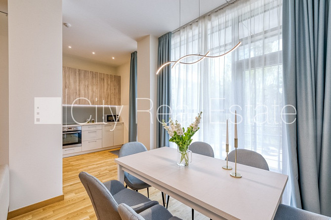 Jaunceltne, slēgts pagalms, ieeja no pagalma, ir lifts, divi balkoni 3 m2, terase 29,20 m2, logi Rīga - foto 2