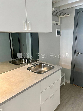 Jaunceltne, slēgts pagalms, ieeja no pagalma, ir lifts, divi balkoni 3 m2, terase 29,20 m2, logi Rīga - foto 16