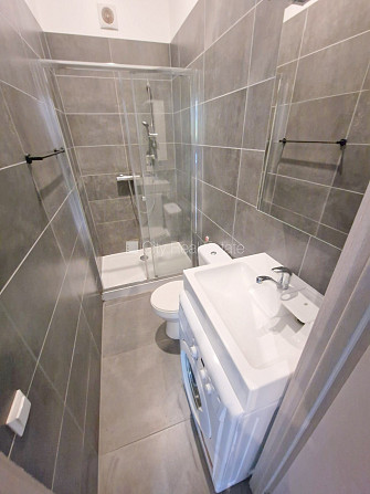 Fasādes māja, renovēta māja, slēgts pagalms, ieeja no ielas, ir lifts, kāpņu telpa pēc Rīga - foto 17