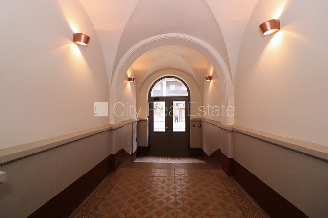 Projekts - Forburga Nams, fasādes māja, renovēta māja, vieta automašīnai, ieeja no ielas, ir Rīga - foto 14