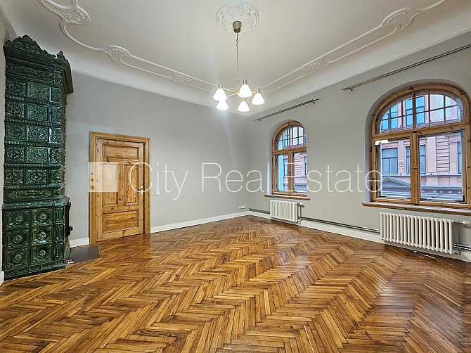 Projekts - Forburga Nams, fasādes māja, renovēta māja, vieta automašīnai, ieeja no ielas, ir Rīga - foto 2