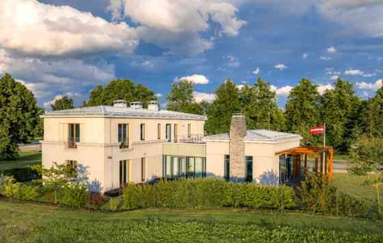 Продается дом с 4 спальнями "Villa Helenia" в проекте "Mežaparks Residence" - улица Кеlnes 8. Rīga