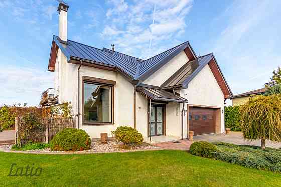 Pārdod privātmāju savrupmāju ciematā, slēgtā teritorijā. 

Labiekārtota, nožogota mājas teritorija,  Рижский район