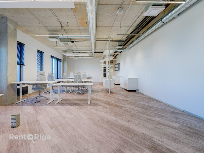 Modern office with an open-plan layout on the 10th floor of the Place Eleven office building.  6 par Рига - изображение 16
