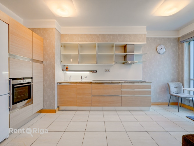 Светлая и красивая квартира в проекте Panorama Plaza. Квартира имеет практичную Рига - изображение 18