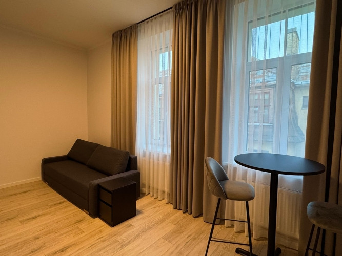 Mēbelēts Studio dzīvoklis Rīgas Centrā.  Tas atrodās restaurētā vēsturiskā jūgendstila Rīga - foto 6
