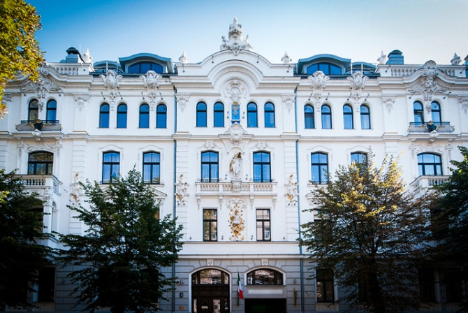 Izīrē plašu un prestižu dzīvokli namā "Aleksandra" - Ausekļa ielā 4!  Dzīvokļa kopējā platība ir ide Рига - изображение 1