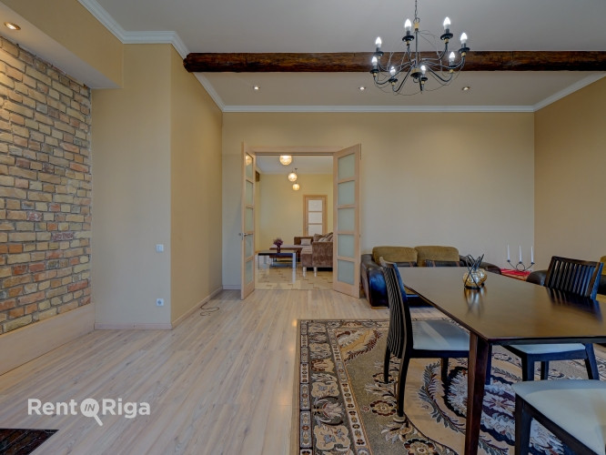 Pārdod dzīvokli Rīgas aktīvajā centrā pie Dailes teātra.  Piedāvājumā plašs, gaišs un Rīga - foto 5