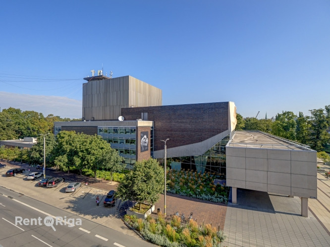 Pārdod dzīvokli Rīgas aktīvajā centrā pie Dailes teātra.  Piedāvājumā plašs, gaišs un Rīga - foto 1