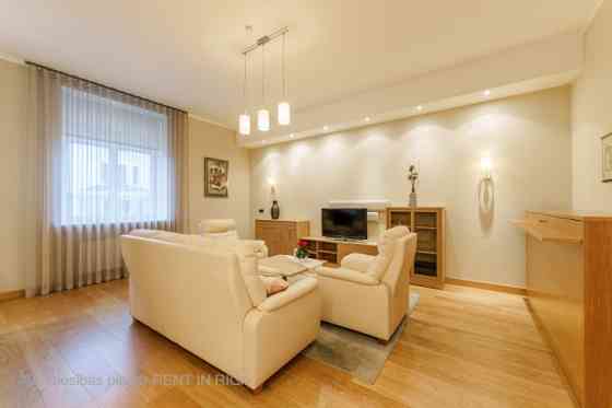 Spacious, fully furnished 2-room apartment in the Quiet Center.  Located on the 4th floor of a renov Рига