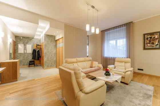 Spacious, fully furnished 2-room apartment in the Quiet Center.  Located on the 4th floor of a renov Рига