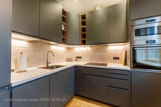 Spacious, fully furnished 2-room apartment in the Quiet Center.  Located on the 4th floor of a renov Рига