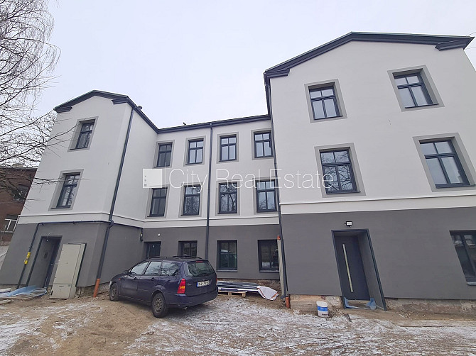 Zeme īpašumā, fasādes māja, renovēta māja, slēgts pagalms, ieeja no pagalma, kāpņu telpa Rīga - foto 14