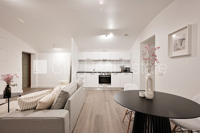Projekts - Kalpaka Residence, fasādes māja, ieeja no ielas, puspagrabs, ir lifts, viena istaba Rīga - foto 2