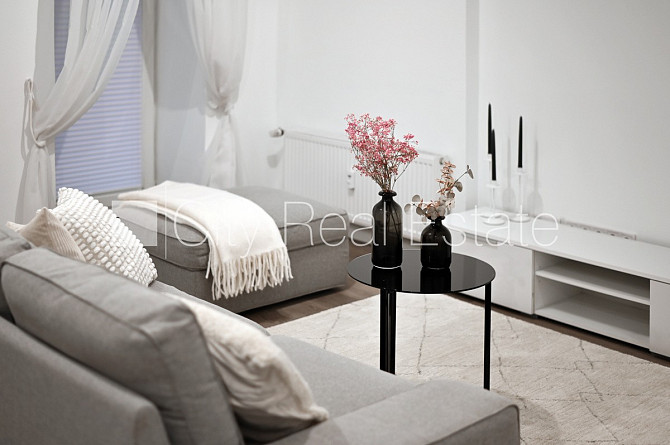Projekts - Kalpaka Residence, fasādes māja, ieeja no ielas, puspagrabs, ir lifts, viena istaba Rīga - foto 3