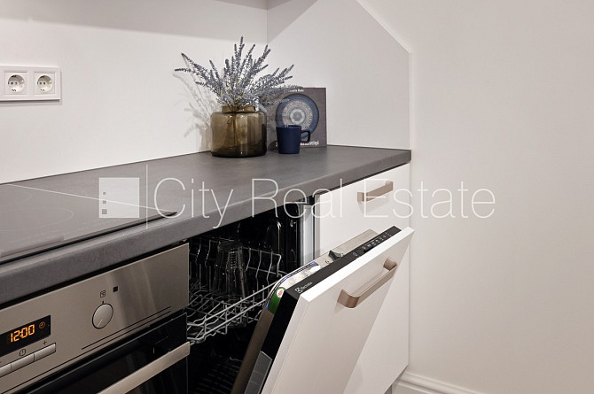 Projekts - Kalpaka Residence, fasādes māja, ieeja no ielas, puspagrabs, ir lifts, viena istaba Rīga - foto 6