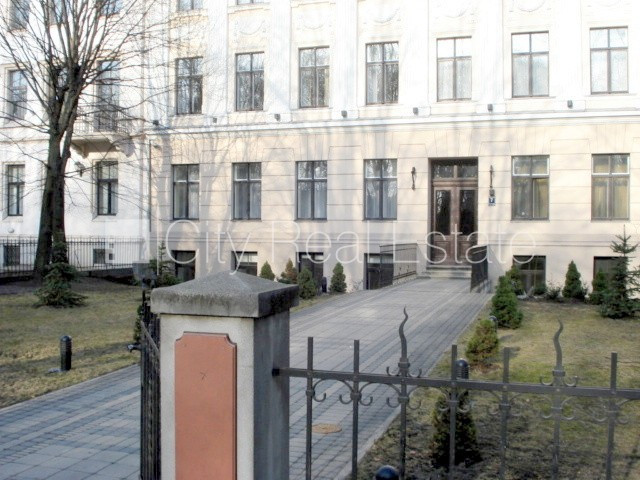 Projekts - Kalpaka Residence, renovēta māja, iežogota teritorija, ieeja no ielas, ir lifts, Rīga - foto 14
