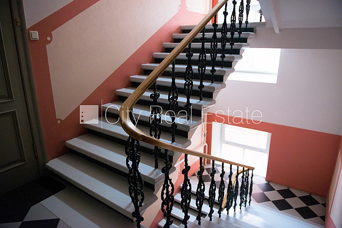 Fasādes māja, renovēta māja, bruģēts piebraucamais ceļš, ir lifts, kāpņu telpa pēc Rīga - foto 20