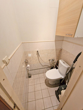 Fasādes māja, renovēta māja, ieeja no ielas, kāpņu telpa pēc kosmētiskā remonta, logi Rīga - foto 16