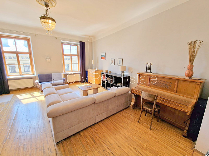 Fasādes māja, renovēta māja, ieeja no ielas, kāpņu telpa pēc kosmētiskā remonta, logi Rīga - foto 12