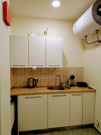Beletāža, ir lifts, istabas izolētas 3 gab., viesistaba, viena telpa caurstaigājama, centrālā Rīga - foto 11