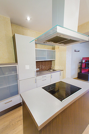 Fasādes māja, renovēta māja, ieeja no ielas, kāpņu telpa pēc kapitālā remonta, logi Rīga - foto 8