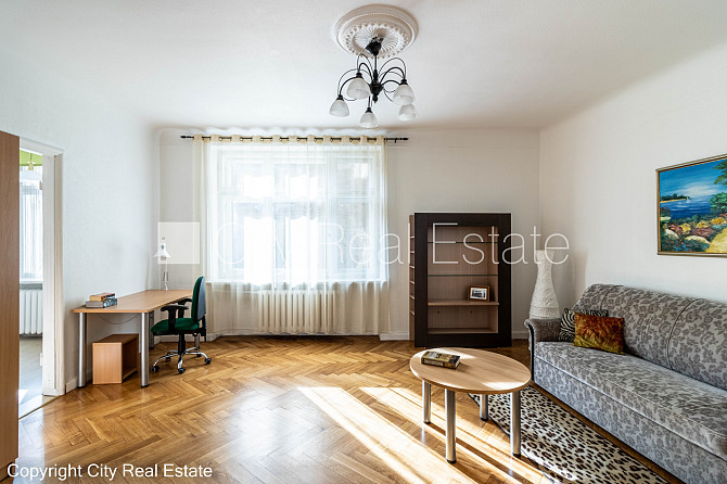 Fasādes māja, renovēta māja, ieeja no ielas, kāpņu telpa pēc kosmētiskā remonta, logi Rīga - foto 1