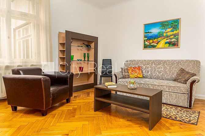 Fasādes māja, renovēta māja, ieeja no ielas, kāpņu telpa pēc kosmētiskā remonta, logi Rīga - foto 7