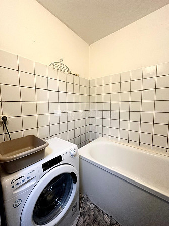 Pagalma ēka, labiekārtota apzaļumota teritorija, vieta automašīnai, ieeja no pagalma, kāpņu Rīga - foto 7