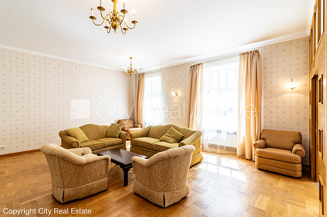 Fasādes māja, renovēta māja, slēgts pagalms, vieta automašīnai, ieeja no ielas un pagalma, Rīga - foto 1