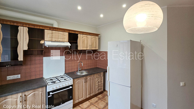 Fasādes māja, slēgts pagalms, ieeja no ielas, logi vērsti uz pagalma pusi, istabas izolētas 2 Rīga - foto 18