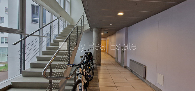Jaunceltne, iespēja nomāt pazemes autostāvvietu, ieeja no ielas un pagalma, ir lifts, logi Rīga - foto 18