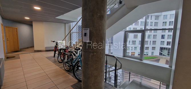 Jaunceltne, iespēja nomāt pazemes autostāvvietu, ieeja no ielas un pagalma, ir lifts, logi Rīga - foto 17