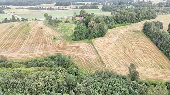 Pārdod lauku viensētu Jēkabpils novadā, Viesītes pagastā tikai 2,3 km no Viesītes centra. 
Īpašums s Jēkabpils un Jēkabpils novads