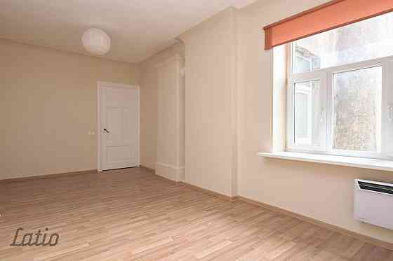 Tiek ilgtermiņā izīrēts gaišs un silts 2 istabu dzīvoklis centrā, 5 minūšu gājiena attālumā no sabie Rīga