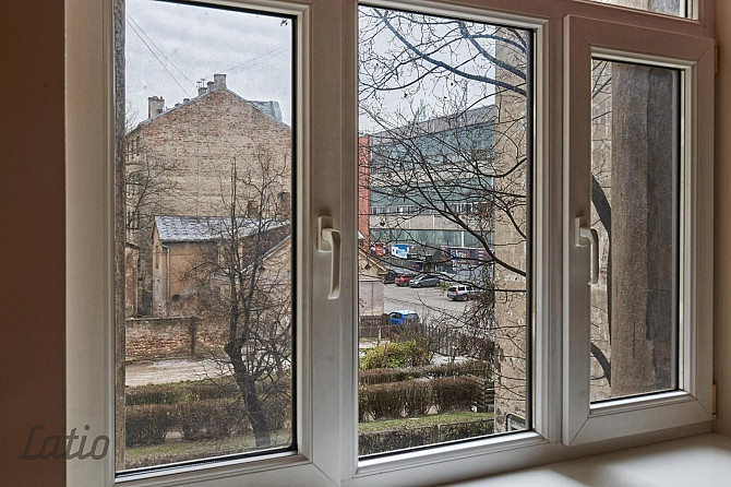 Tiek ilgtermiņā izīrēts gaišs un silts 2 istabu dzīvoklis centrā, 5 minūšu gājiena Rīga - foto 5