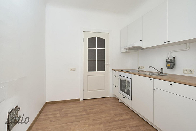 Tiek ilgtermiņā izīrēts gaišs un silts 2 istabu dzīvoklis centrā, 5 minūšu gājiena Rīga - foto 1